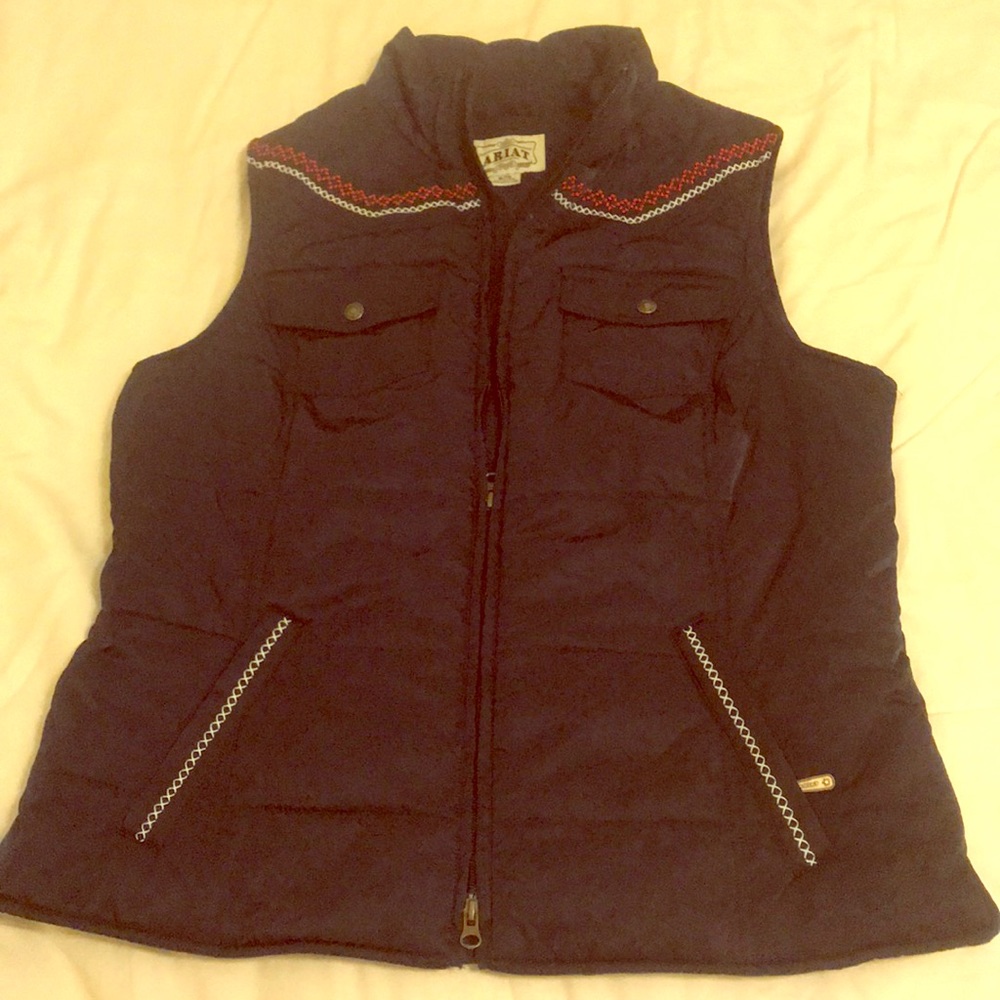 Ariat women’s vest with embroidery and pockets